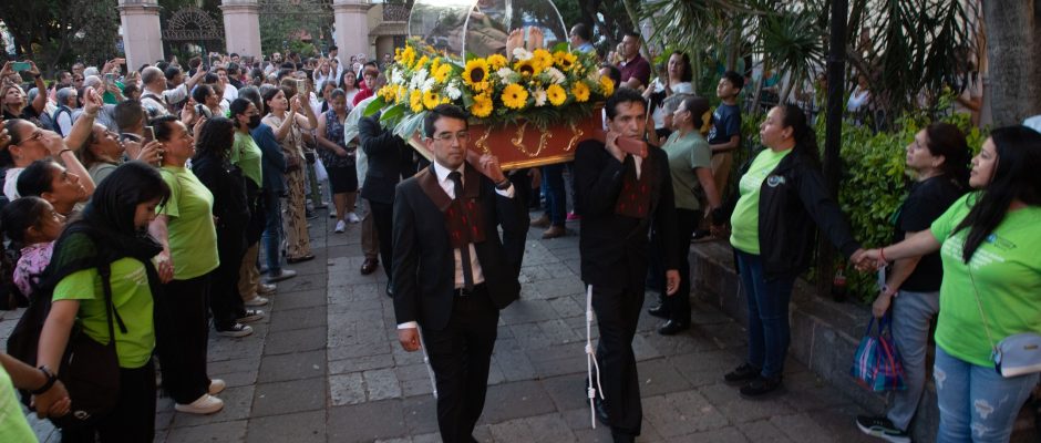 San Francisco de Asís León abre su Puerta Santa ante multitudes