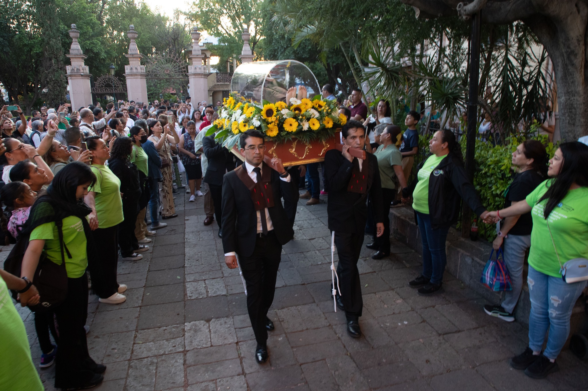 San Francisco de Asís León abre su Puerta Santa ante multitudes
